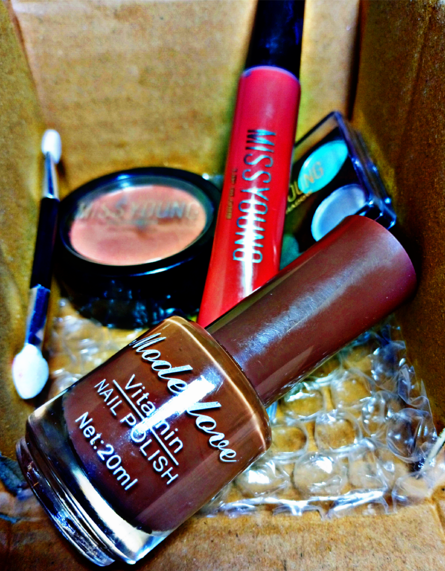 HAYA BOX – 4 in 1 Makeup Essentials Kit 💄✨note: read description. delivery charges are not fixed.